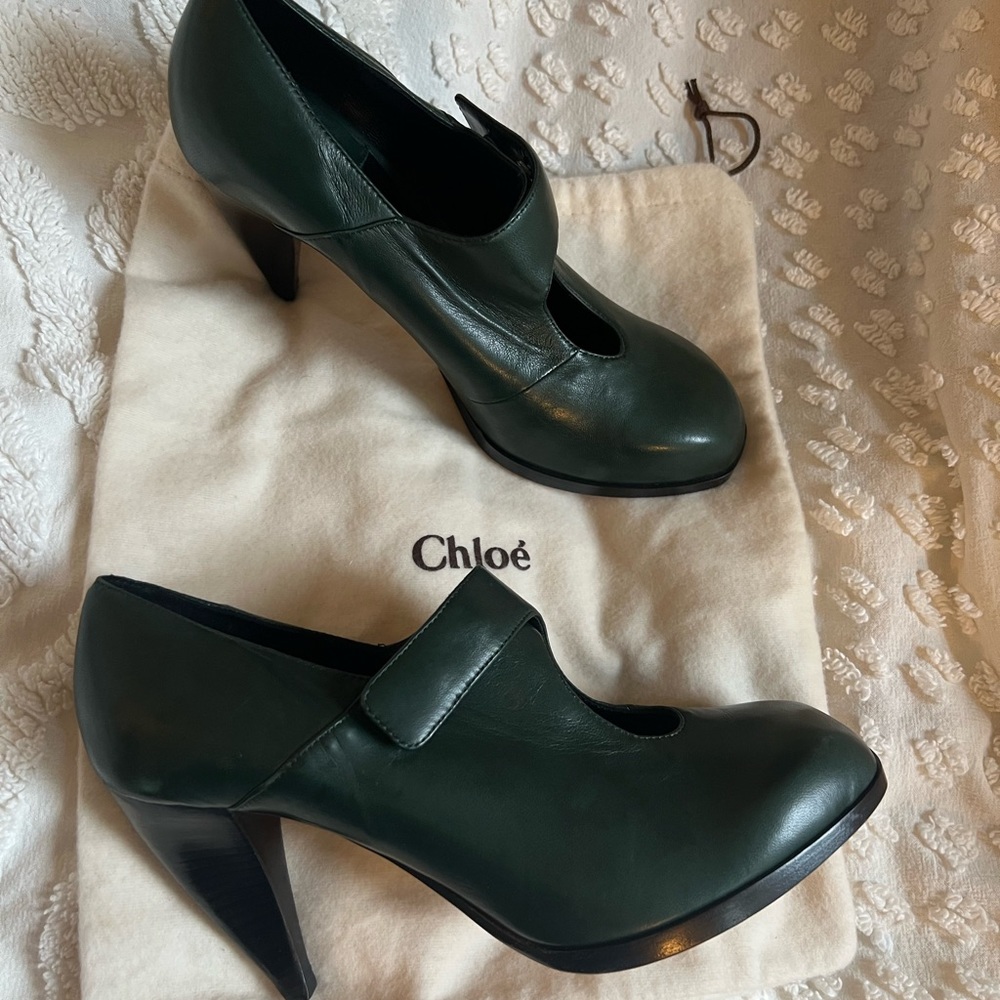 New!! Chloe Lather T-strap Pumps Size 6.5